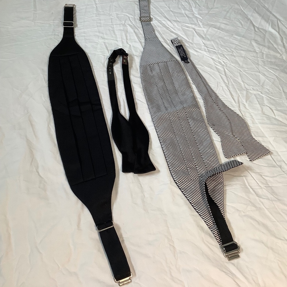 Two Cumber-bun and Matching Bow Tie Sets